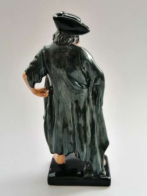 ROYAL DOULTON FIGURINE THE BEGGAR HN 2175