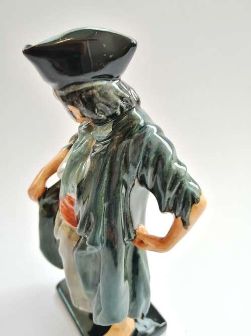 ROYAL DOULTON FIGURINE THE BEGGAR HN 2175