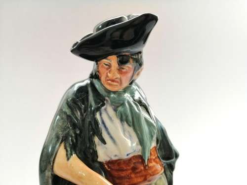 ROYAL DOULTON FIGURINE THE BEGGAR HN 2175