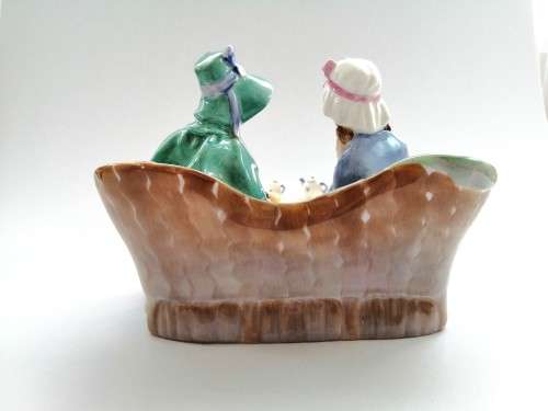 Royal Doulton figurine Afternoon Tea hn1747 1935