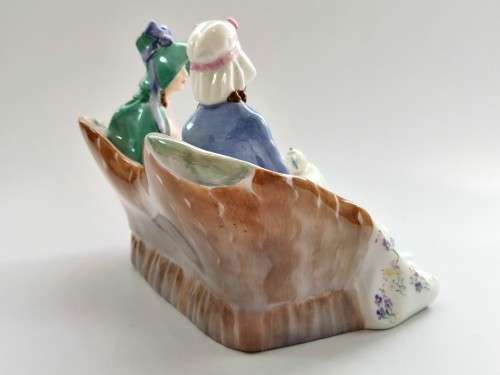 Royal Doulton figurine Afternoon Tea hn1747 1935