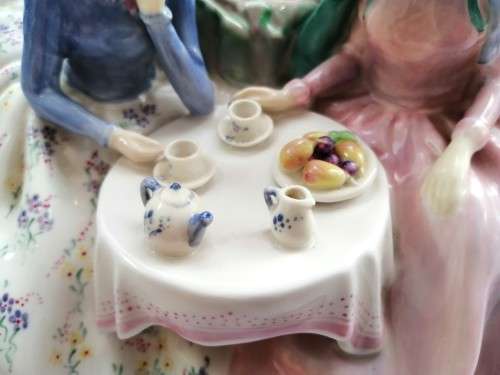 Royal Doulton figurine Afternoon Tea hn1747 1935