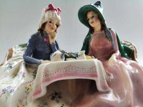 Royal Doulton figurine Afternoon Tea hn1747 1935