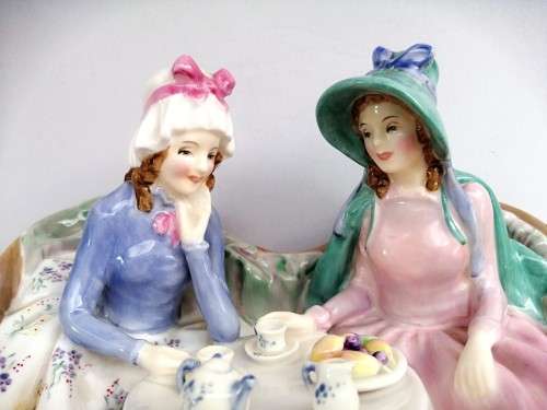 Royal Doulton figurine Afternoon Tea hn1747 1935