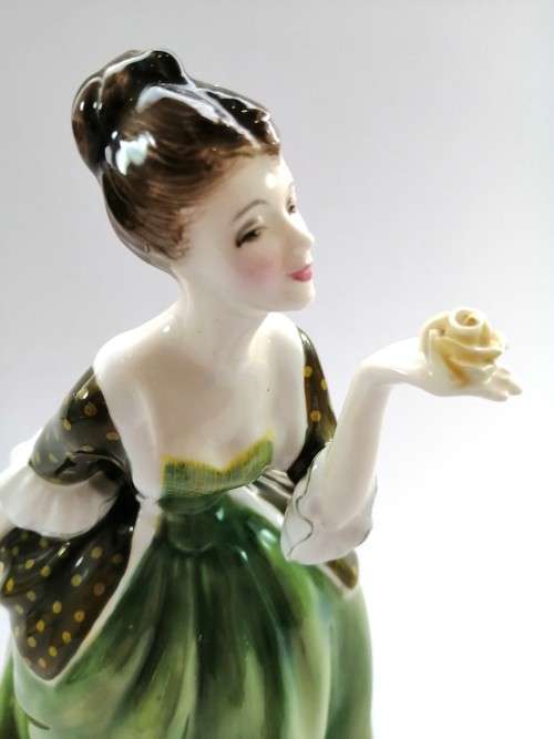Royal Doulton Figurine Fleur HN 2368