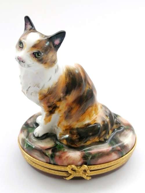Limoges France LTD Hinged Trinket Box Tabby and White Cat sat on Cushion Peint Main Marque