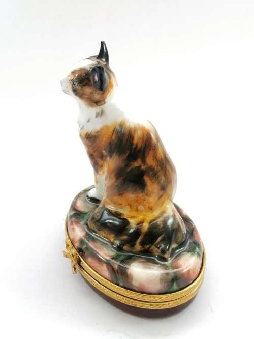 Limoges France LTD Hinged Trinket Box Tabby and White Cat sat on Cushion Peint Main Marque