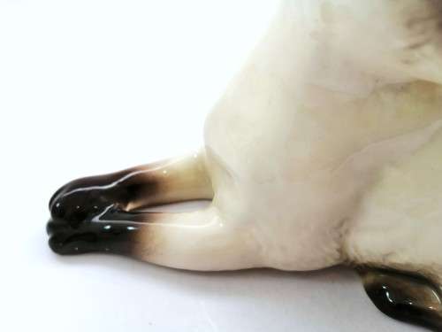 Beswick Female Siamese Cat Lying Down 1558
