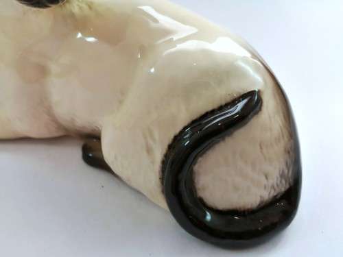 Beswick Female Siamese Cat Lying Down 1558