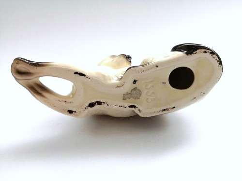 Beswick Female Siamese Cat Lying Down 1558