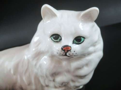 Beswick Gloss Persian Cat, Standing in White
