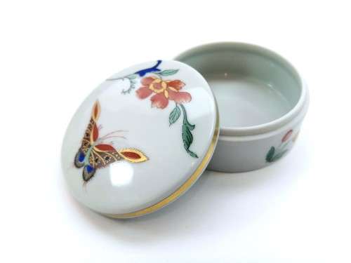 Vintage Vista Alegre `Samatra` Collection Regaleira Fine Porcelain Trinket Box. Made in Portugal