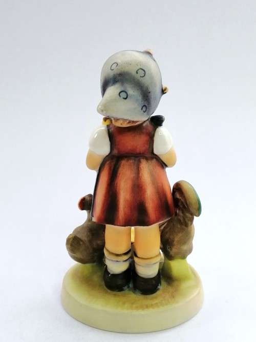 Goebel Hummel Figurine Feeding Time