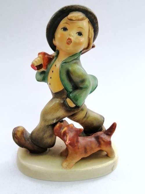 Goebel Hummel Figurine, Singing along