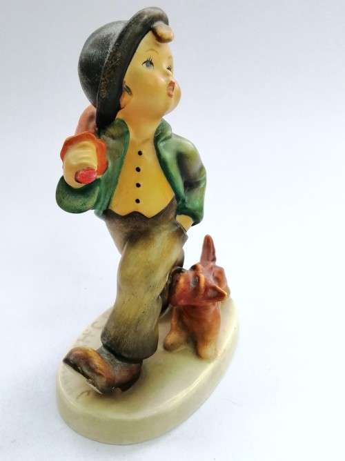 Goebel Hummel Figurine, Singing along