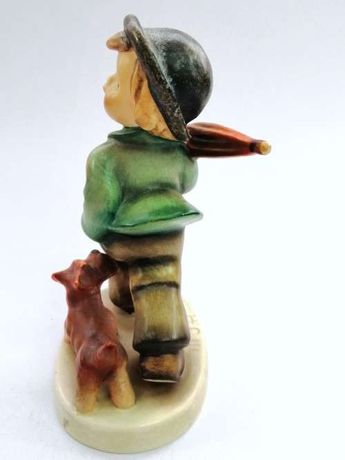 Goebel Hummel Figurine, Singing along