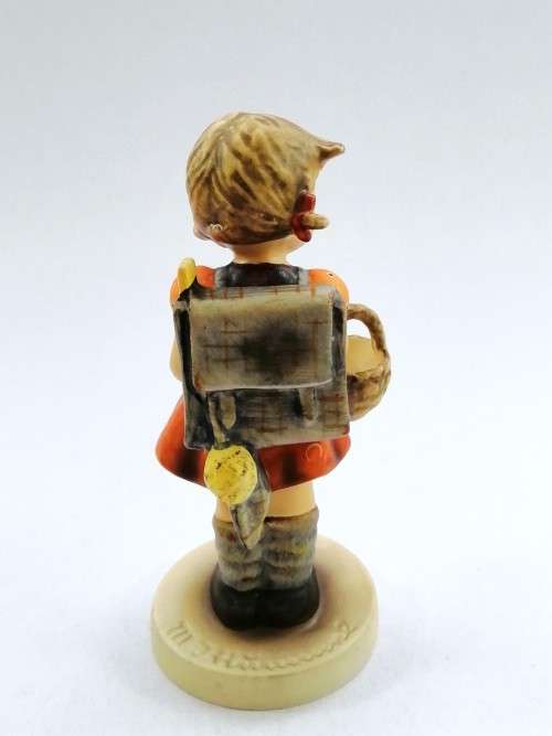 Goebel Hummel Figurine, School Girl