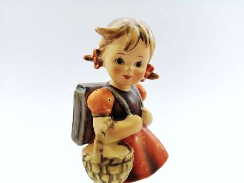 Goebel Hummel Figurine, School Girl