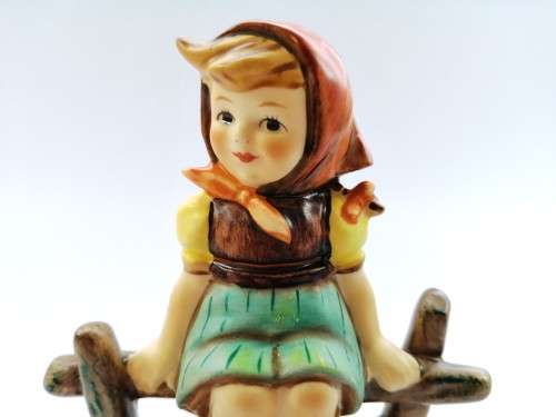 Goebel Hummel Figurine, Just Resting