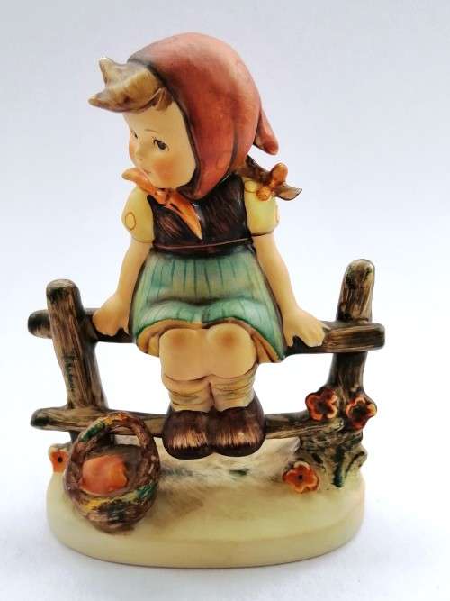 Goebel Hummel Figurine, Just Resting