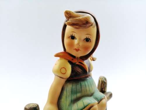 Goebel Hummel Figurine, Just Resting