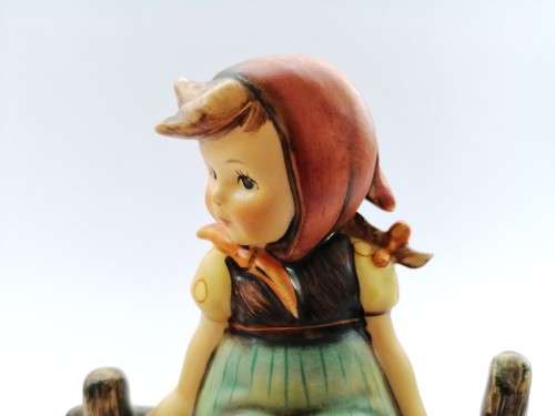 Goebel Hummel Figurine, Just Resting