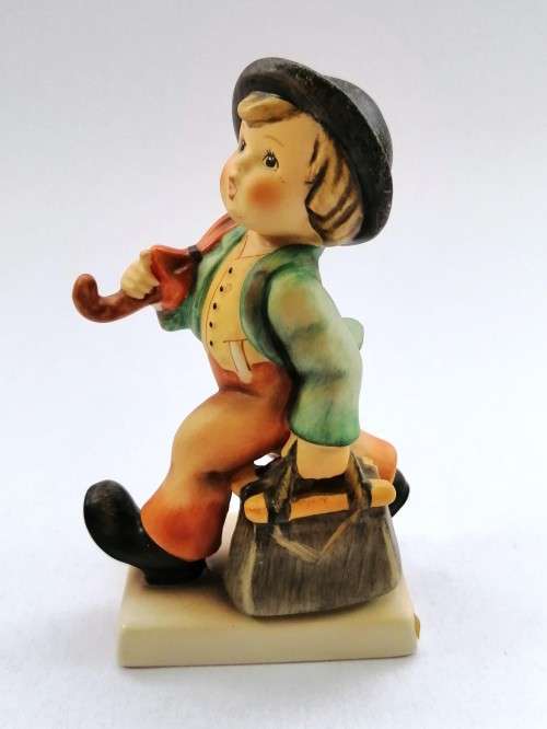 Goebel Hummel Figurine, Merry Wanderer