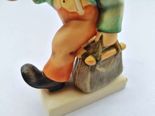 Goebel Hummel Figurine, Merry Wanderer