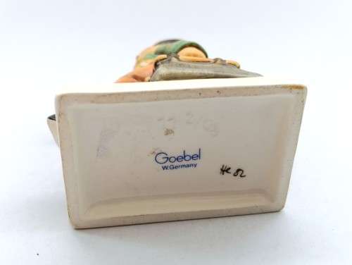 Goebel Hummel Figurine, Merry Wanderer