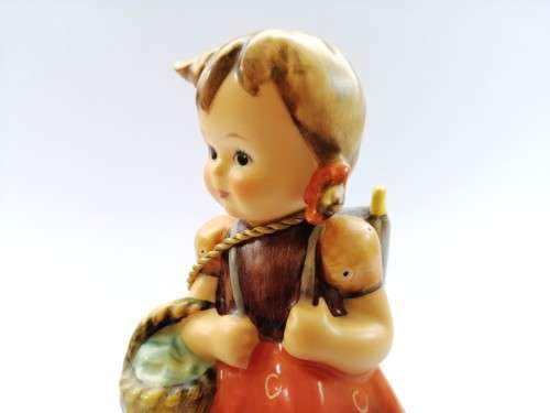 Goebel Hummel Figurine, School Girl