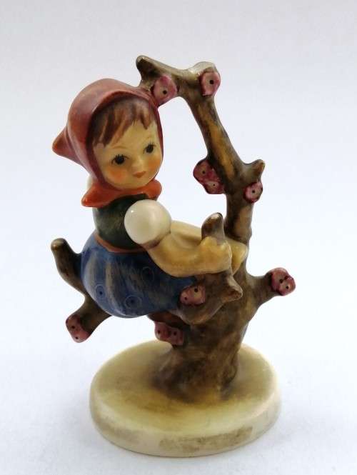 Goebel Hummel Figurine, Apple tree Girl