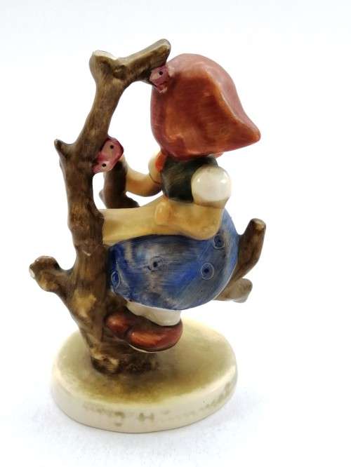 Goebel Hummel Figurine, Apple tree Girl