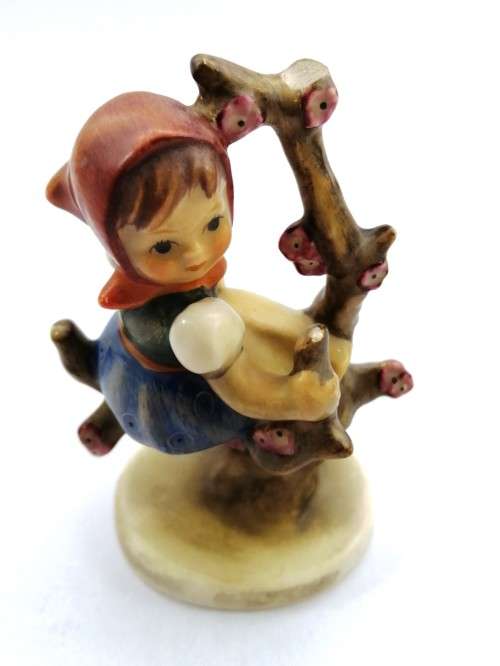Goebel Hummel Figurine, Apple tree Girl