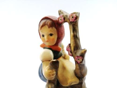 Goebel Hummel Figurine, Apple tree Girl