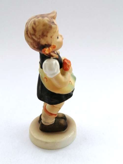 Goebel Hummel Figurine, Sister