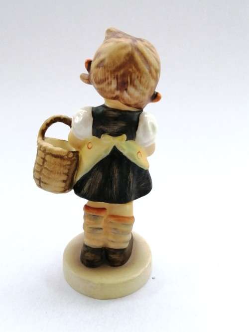 Goebel Hummel Figurine, Sister