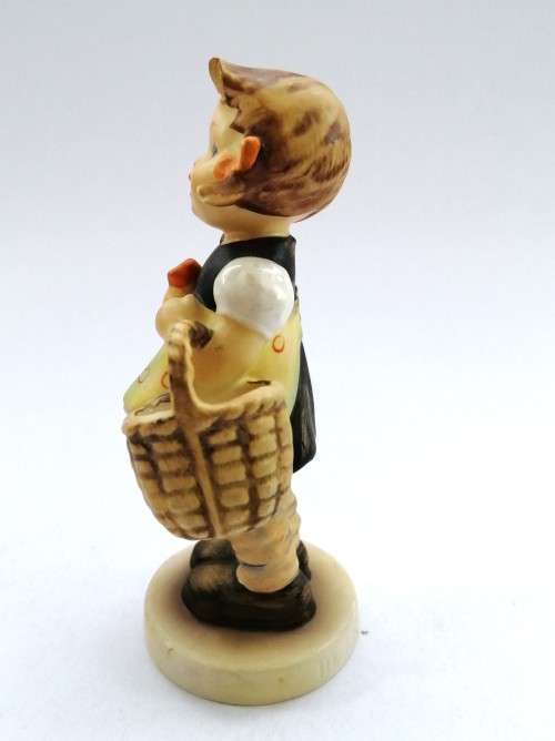 Goebel Hummel Figurine, Sister