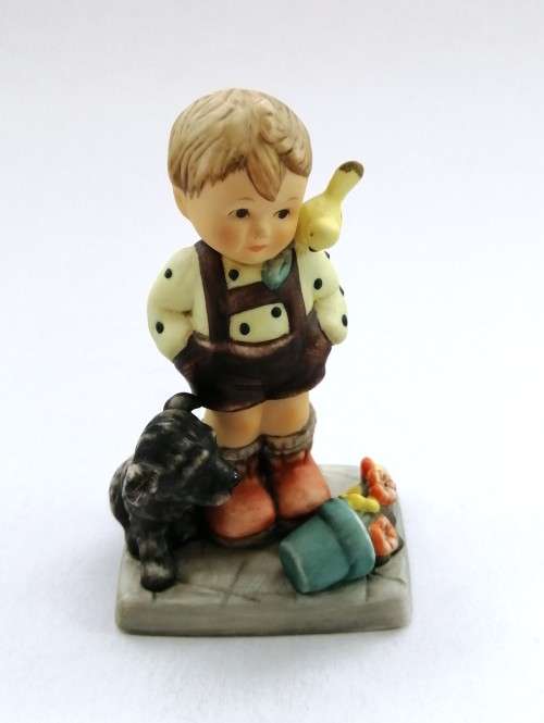 Goebel Hummel Figurine, Sister