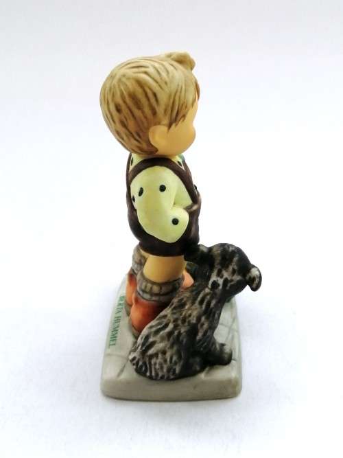 Goebel Hummel Figurine, Sister