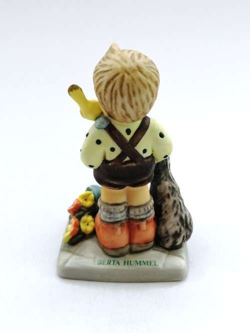 Goebel Hummel Figurine, Sister