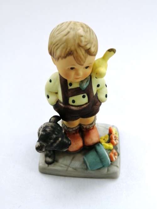 Goebel Hummel Figurine, Sister