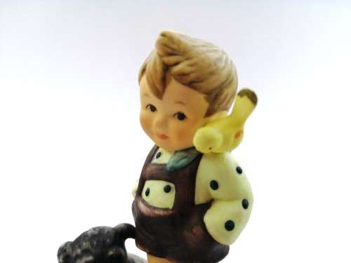 Goebel Hummel Figurine, Sister