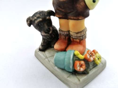 Goebel Hummel Figurine, Sister