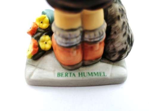 Goebel Hummel Figurine, Sister