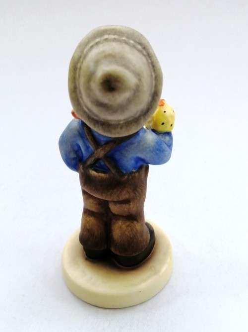 Goebel Hummel Figurine, Flowers for mother