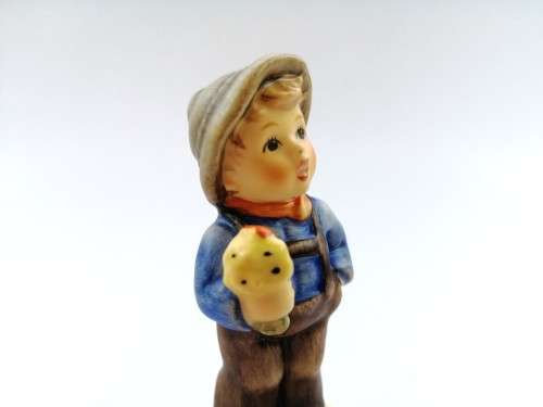 Goebel Hummel Figurine, Flowers for mother