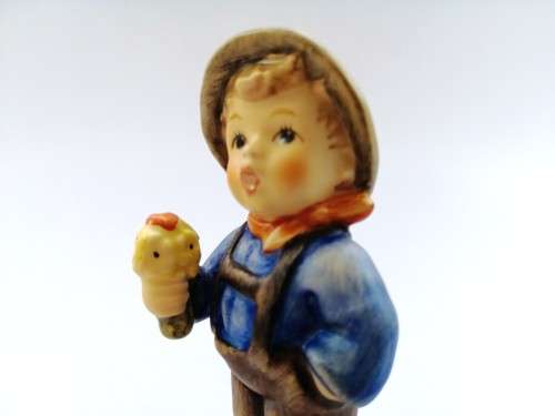 Goebel Hummel Figurine, Flowers for mother