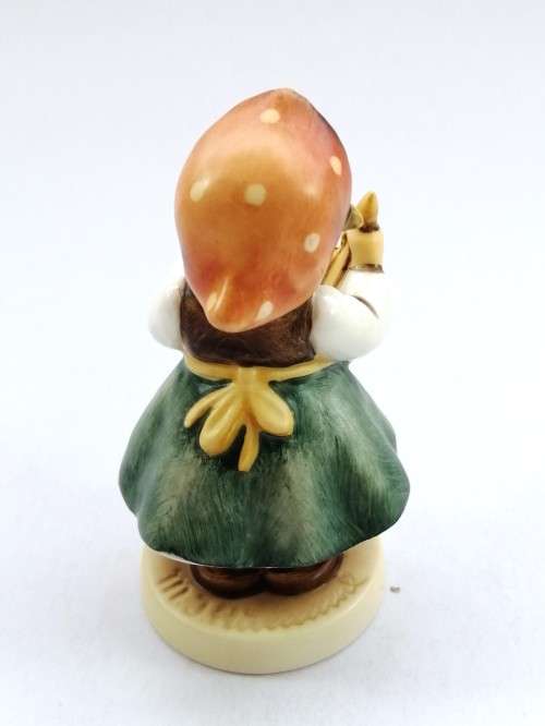 Goebel Hummel Figurine, Chicken Licken