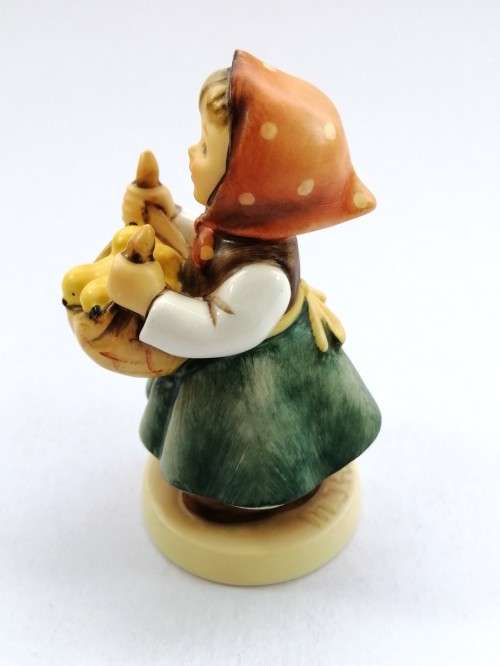 Goebel Hummel Figurine, Chicken Licken
