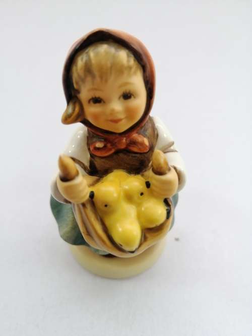 Goebel Hummel Figurine, Chicken Licken